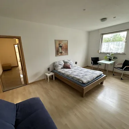 Graeumiges Schlafzimmer Mit Bad